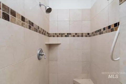 Bath - 1420 W Powder Ct, Eagle, ID 83616 photo 2 of 5