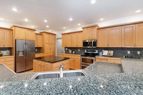 Kitchen - 1420 W Powder Ct, Eagle, ID 83616 photo 4 of 4