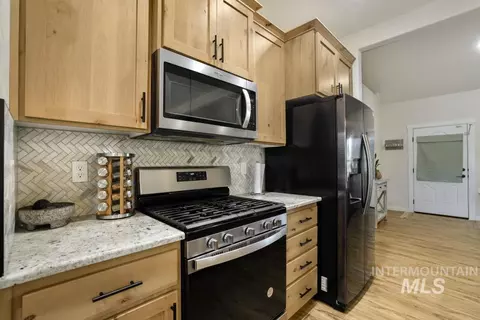 Kitchen - 719 E Avenue J, Jerome, ID 83338 photo 6 of 6