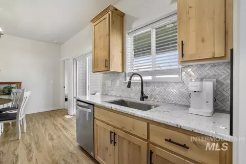 Kitchen - 719 E Avenue J, Jerome, ID 83338 photo 5 of 6
