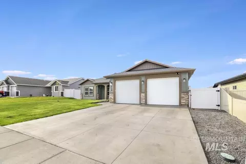 Exterior - 719 E Avenue J, Jerome, ID 83338 photo 9 of 12