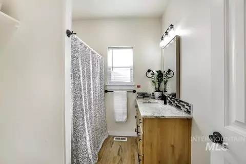 Bath - 719 E Avenue J, Jerome, ID 83338 photo 2 of 2