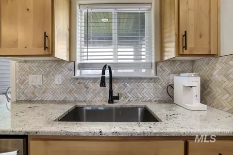 Kitchen - 719 E Avenue J, Jerome, ID 83338 photo 4 of 6