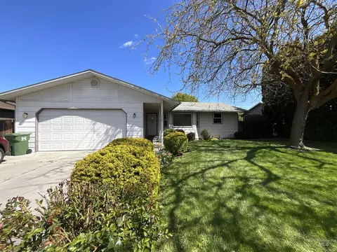 2404 Golden Ave, Fruitland, ID 83619