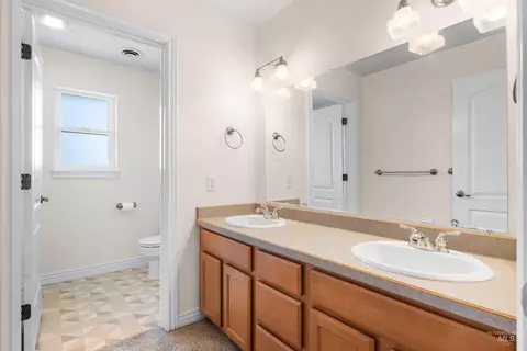 Bath - 2522 E 3719 N, Twin Falls, ID 83301 photo 2 of 3