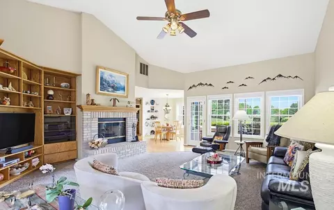 Living - 792 N Nicklaus Ln, Eagle, ID 83616 photo 1 of 2