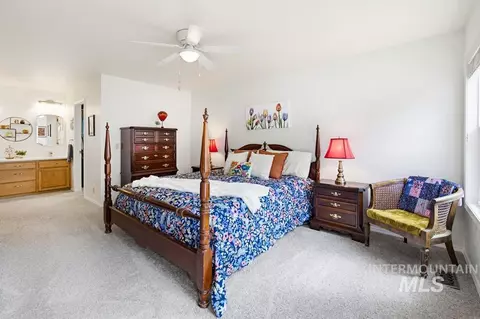 Bedroom - 792 N Nicklaus Ln, Eagle, ID 83616 photo 2 of 4