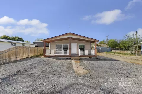 435 1st Ave E, Wendell, ID 83355