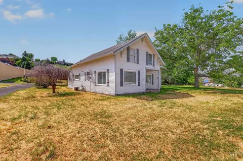 2042 13th St, Clarkston, WA 99403