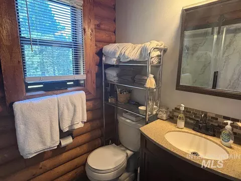 Bath - 9606 Packer John Rd, Smiths Ferry, ID 83611 photo 1 of 5