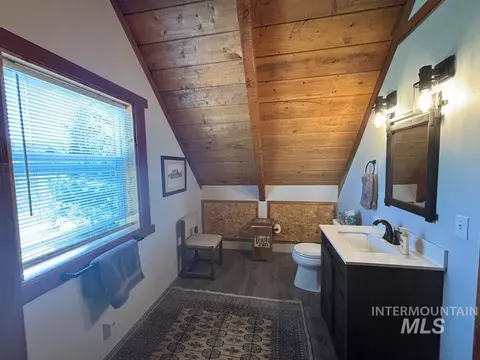Bath - 9606 Packer John Rd, Smiths Ferry, ID 83611 photo 5 of 5
