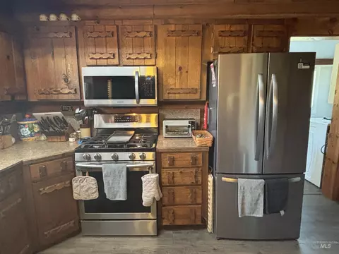 Kitchen - 9606 Packer John Rd, Smiths Ferry, ID 83611 photo 2 of 3