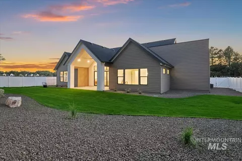 Exterior - 196 N Timber Wolf Pl, Eagle, ID 83616 photo 5 of 8