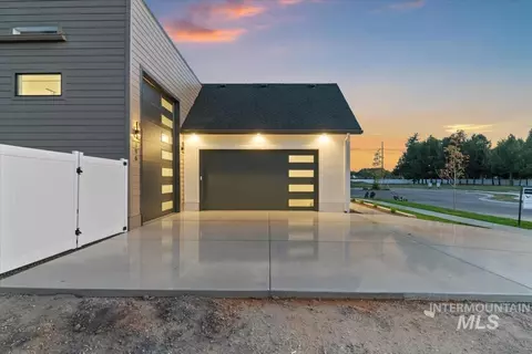 Exterior - 196 N Timber Wolf Pl, Eagle, ID 83616 photo 7 of 8