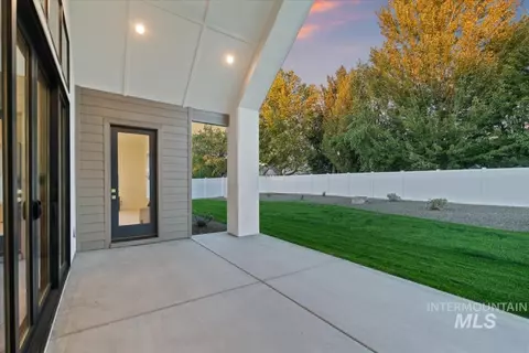 Exterior - 196 N Timber Wolf Pl, Eagle, ID 83616 photo 1 of 8