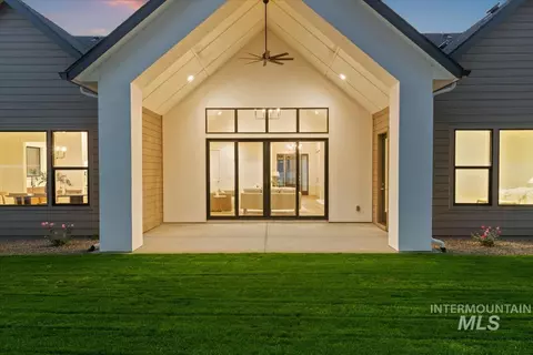 Exterior - 196 N Timber Wolf Pl, Eagle, ID 83616 photo 2 of 8