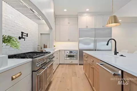 Kitchen - 196 N Timber Wolf Pl, Eagle, ID 83616 photo 1 of 4