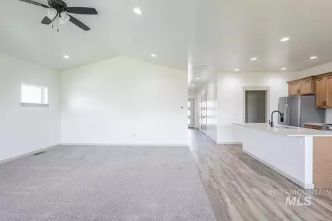 Living - 1075 W 10th St, Weiser, ID 83672 photo 2 of 5