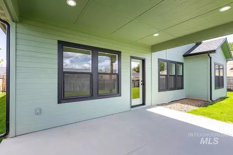Exterior - 1075 W 10th St, Weiser, ID 83672 photo 3 of 8
