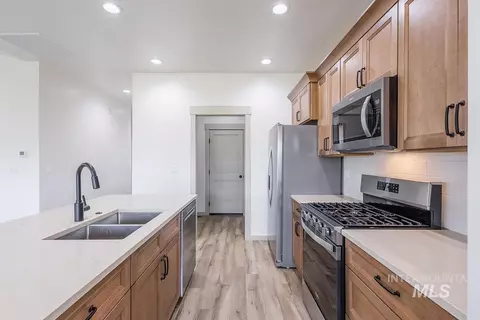 Kitchen - 1075 W 10th St, Weiser, ID 83672 photo 3 of 4