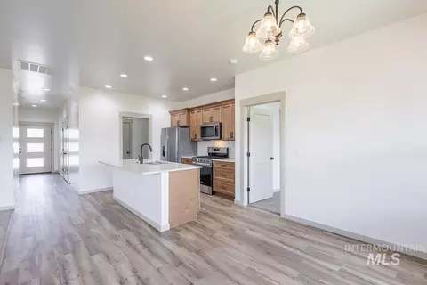 Entry Way - 1075 W 10th St, Weiser, ID 83672 photo 1 of 3