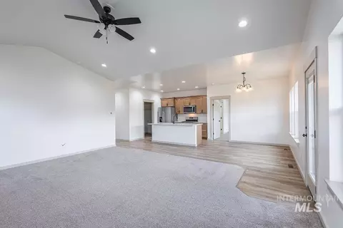 Living - 1075 W 10th St, Weiser, ID 83672 photo 3 of 5
