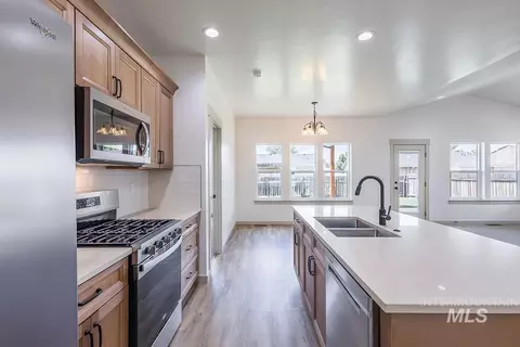 Kitchen - 1075 W 10th St, Weiser, ID 83672 photo 2 of 4