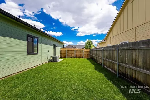 Exterior - 1075 W 10th St, Weiser, ID 83672 photo 5 of 8
