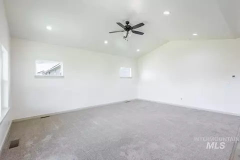 Living - 1075 W 10th St, Weiser, ID 83672 photo 1 of 5