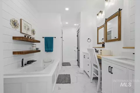 Bath - 660 3rd St, Notus, ID 83656 photo 1 of 5