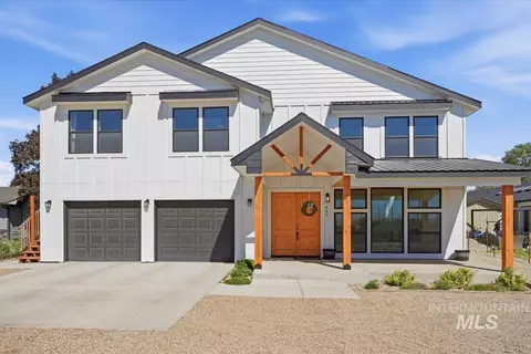 660 3rd St, Notus, ID 83656