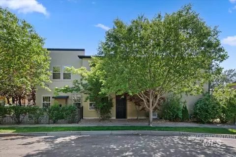 395 E Thurman Mill Ln, Garden City, ID 83714