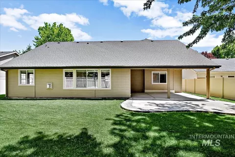 Exterior - 817 N Shadowridge Ave, Eagle, ID 83616 photo 4 of 5