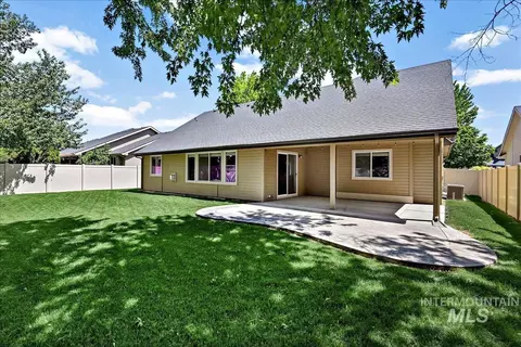 Exterior - 817 N Shadowridge Ave, Eagle, ID 83616 photo 2 of 5