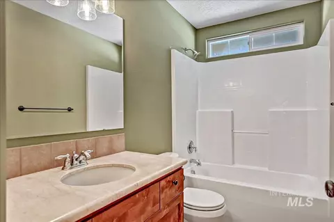 Bath - 817 N Shadowridge Ave, Eagle, ID 83616 photo 3 of 3