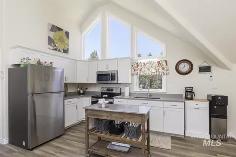 Kitchen - 79 Sun Valley Pl, Cascade, ID 83611 photo 1 of 1