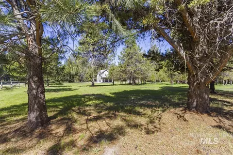 Exterior - 79 Sun Valley Pl, Cascade, ID 83611 photo 3 of 10