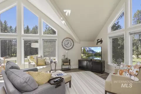 Living - 79 Sun Valley Pl, Cascade, ID 83611 photo 1 of 1