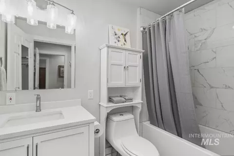 Bath - 79 Sun Valley Pl, Cascade, ID 83611 photo 3 of 3