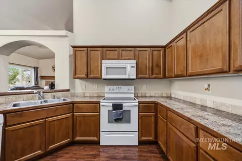 Kitchen - 609 Glen Eagle Dr, Jerome, ID 83338 photo 3 of 3
