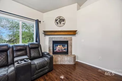 Living - 609 Glen Eagle Dr, Jerome, ID 83338 photo 1 of 1