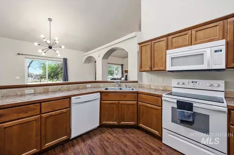 Kitchen - 609 Glen Eagle Dr, Jerome, ID 83338 photo 2 of 3