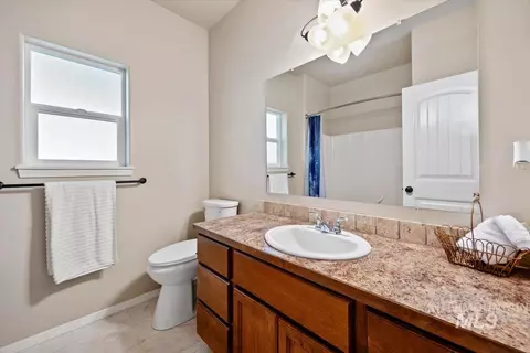 Bath - 609 Glen Eagle Dr, Jerome, ID 83338 photo 4 of 4