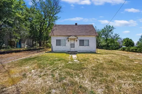 210 Hagerman Ave E, Hagerman, ID 83332