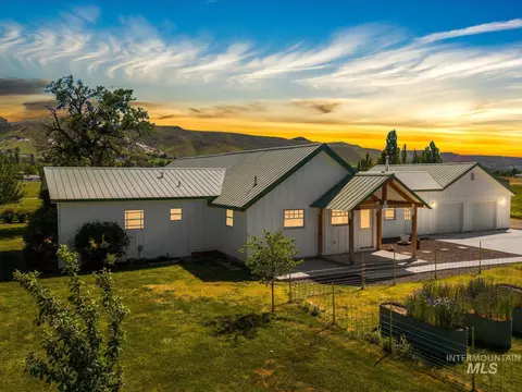 999 E Sales Yard Rd, Emmett, ID 83617