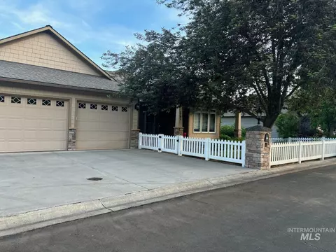 227 Reservoir Dr, Lewiston, ID 83501