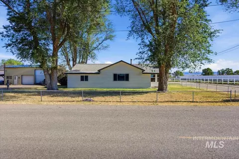 956 SE Hamilton Rd, Mountain Home, ID 83647