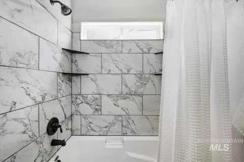 Bath - 802 N Echohawk Way, Eagle, ID 83616 photo 2 of 3