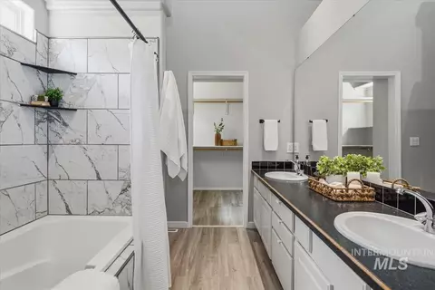 Bath - 802 N Echohawk Way, Eagle, ID 83616 photo 1 of 3