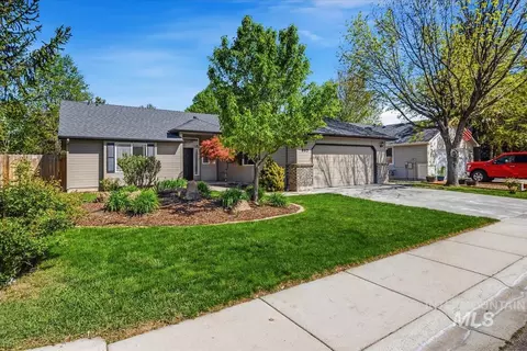 Exterior - 802 N Echohawk Way, Eagle, ID 83616 photo 2 of 6